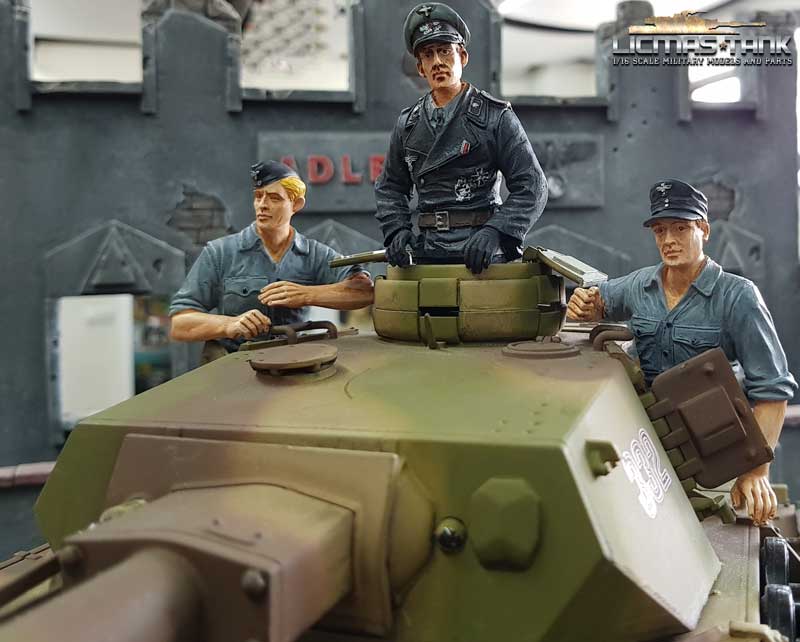 licmas-tank rc tank crew soldier on tank