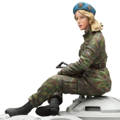 Russian Female Infantry Soldier Model Kit Scale 1/16 (SOL Model)