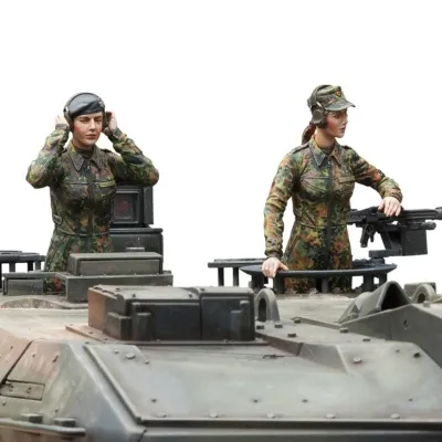 Bundeswehr Panzerbesatzung weiblich 2 - Figurenbausatz - Maßstab 1/16 (SOL Model)