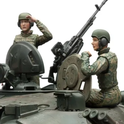 Russische Panzerbesatzung weiblich 2 - Figurenbausatz - Maßstab 1/16 (SOL Model)