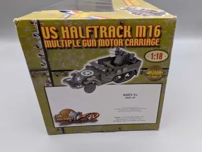 21st Century Toys US Halftrack M 16 Multible Gun Motor Carriage im Maßstab 1:18 mit Figur