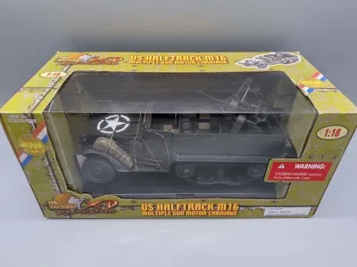 21st Century Toys US Halftrack M 16 Multible Gun Motor Carriage im Maßstab 1:18 mit Figur