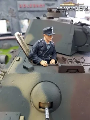 German Tank Crew Soldier with Legs to assemble licmas-tank F1013