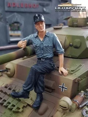 1/16 Figur deutsche Panzerbesatzung Soldat mit Hemd und Feldmütze mit ansteckbaren Beinen F1015 licmas-tank