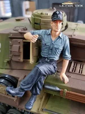1/16 Figur deutsche Panzerbesatzung Soldat mit Hemd und Feldmütze mit ansteckbaren Beinen F1015 licmas-tank