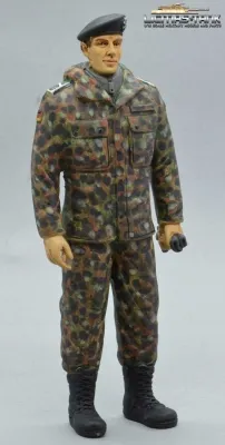 Figur Soldat Panzertruppe Bundeswehr Flecktarn stehend mit Barett handbemalt 1:16