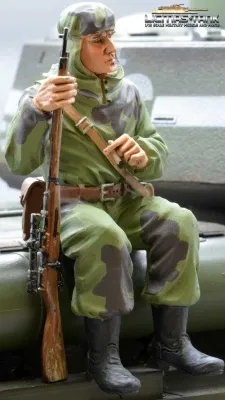 Figur Soldat WW2 Russischer Scharfschütze Tankrider Amöbe Camouflage grün 1:16