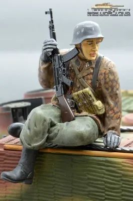 Figure Soldier WW2 Pea dot pattern German Tank Rider StG44 shooter Wehrmacht handpainted 1:16 licmas-tank F1021