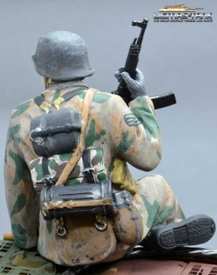 Figure Soldier WW2 splinter pattern German Tank Rider StG44 shooter Wehrmacht handpainted 1:16 licmas-tank F1021