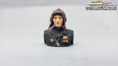 1/16 Figure cuted Russian tank commander for WW2 models painted resin