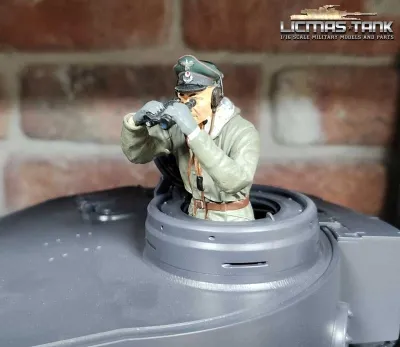 1/16 Figur Deutscher Panzerkommandant Fernglas am Kopf bemalt aus Resin