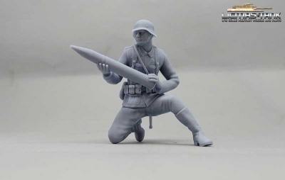 1/16 Deutscher Soldat mit Stahlhelm und Granate PaK Crew