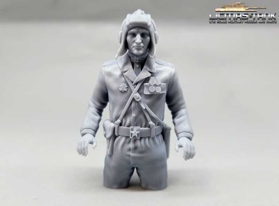 1/16 Figure Russian tank commander for WW2 models unpainted resin