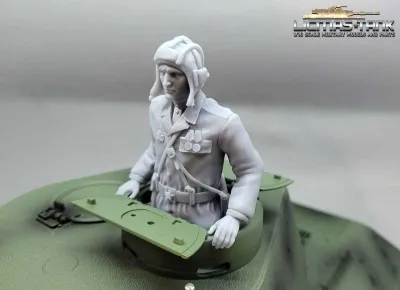 1/16 Figure Russian tank commander for WW2 models unpainted resin