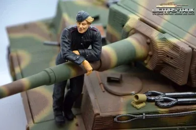 1/16 Figur deutsche Panzerbesatzung Funker WW2 Normandie 1944