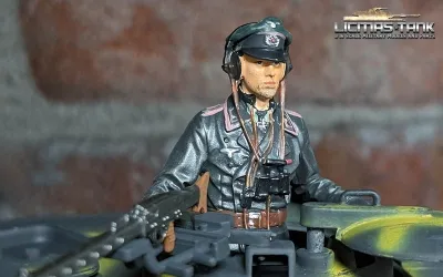 1/16 Figur Deutscher Panzerkommandant Ludwig Wolf mit Schirmmütze bemalt