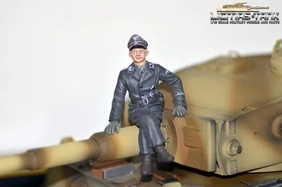 Michael Wittmann Panzerkommandant Resin unbemalt 1:16 licmas-tank