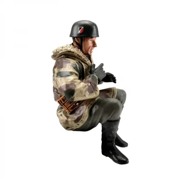 1/16 figure Schwimmwagen radio operator paratrooper winter
