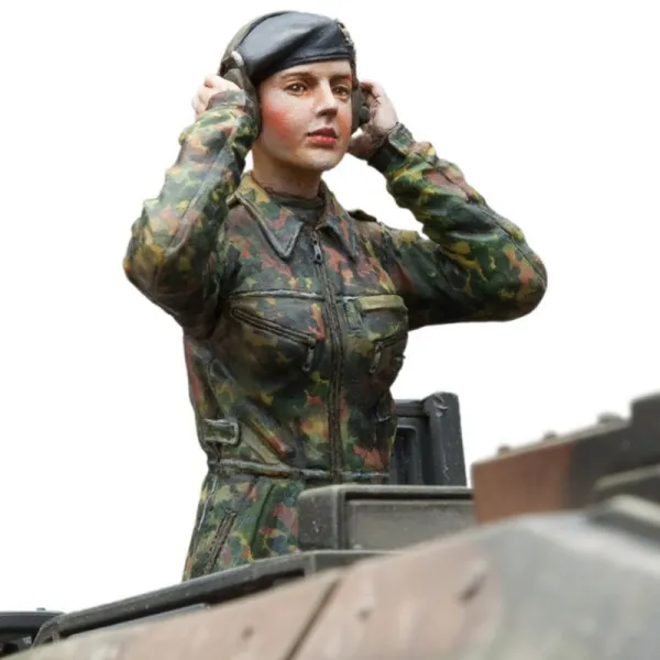 Bundeswehr Panzerkommandantin - Figurenbausatz - Maßstab 1/16 (SOL Model)