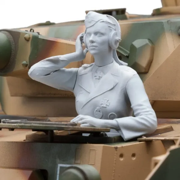 Panzer IV Fahrerin - Figurenbausatz - Maßstab 1/16 (SOL Model)