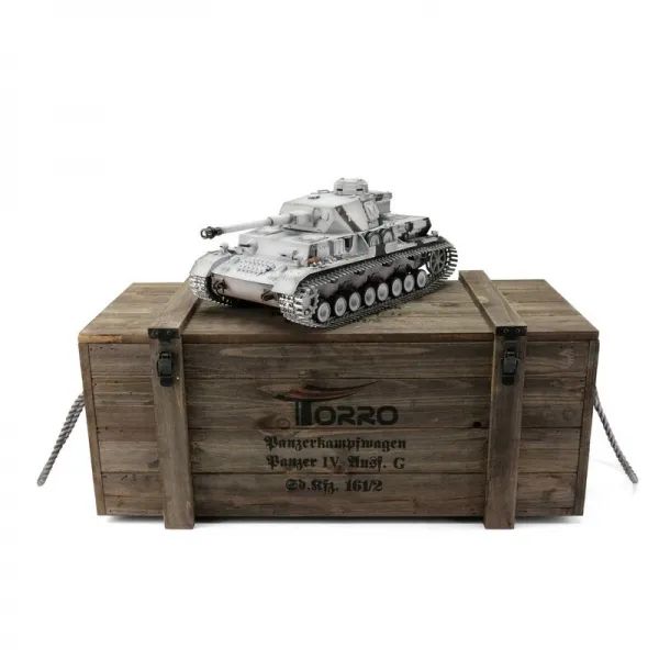 RC Panzer 4 PzKpfw IV. Ausf. G Winter Camouflage IR Battle with torro wooden box