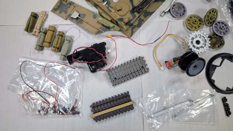 defective B-goods - Heng Long Spare and Diorama Parts Bundle defective B-goods - Heng Long Spare and Diorama Parts Bundle
