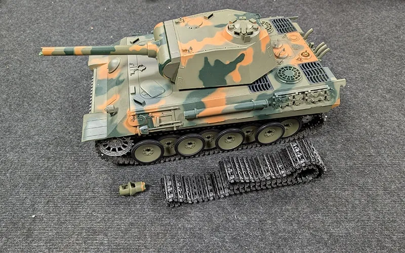 Defect - 3819-1 German Panther by Heng Long