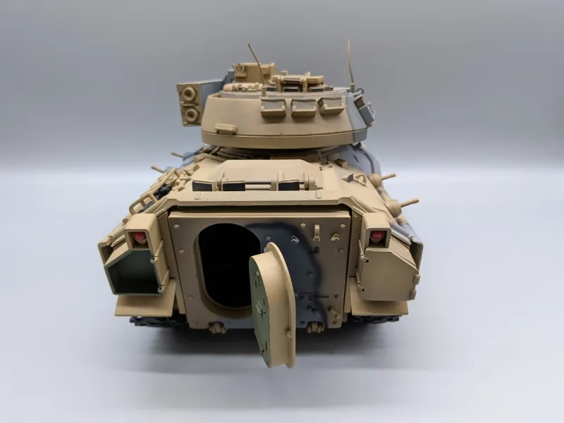 1:18 21st Century Toys M2 Bradley IFV Infantry Fighting Vehicle Tank 1:18 21st Century Toys M2 Bradley IFV Infantry Fighting Vehicle Tank