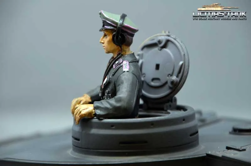 German Tiger tank commander Resin painted 1:16 licmas tank F1001 German Tiger tank commander Resin painted 1:16 licmas tank F1001
