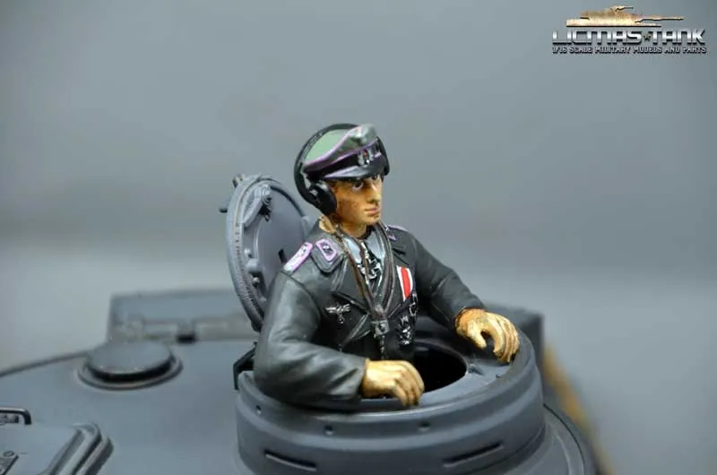 German Tiger tank commander Resin painted 1:16 licmas tank F1001