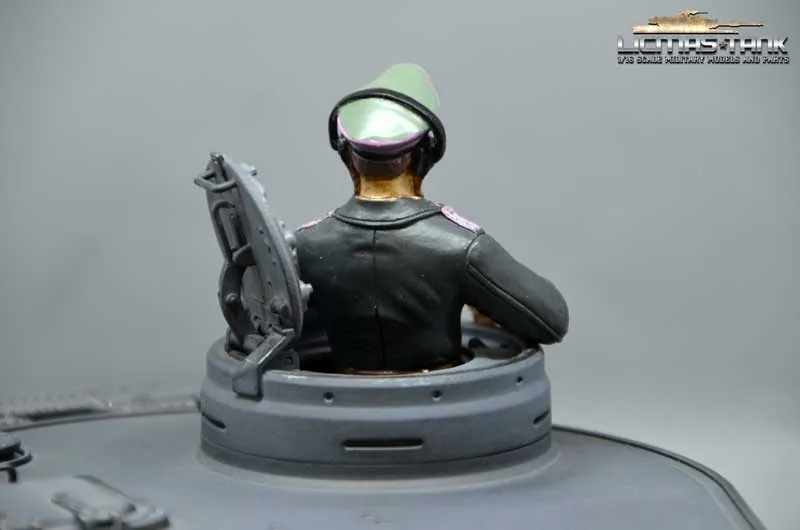 German Tiger tank commander Resin painted 1:16 licmas tank F1001 German Tiger tank commander Resin painted 1:16 licmas tank F1001