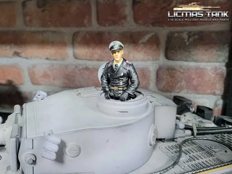 1/16 Figure Commander German Tank