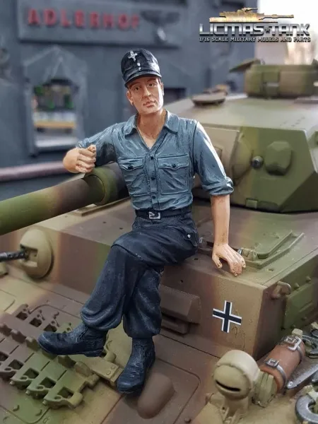 1/16 Figur deutsche Panzerbesatzung Soldat mit Hemd und Feldmütze mit ansteckbaren Beinen F1015 licmas-tank 1/16 Figur deutsche Panzerbesatzung Soldat mit Hemd und Feldmütze mit ansteckbaren Beinen F1015 licmas-tank
