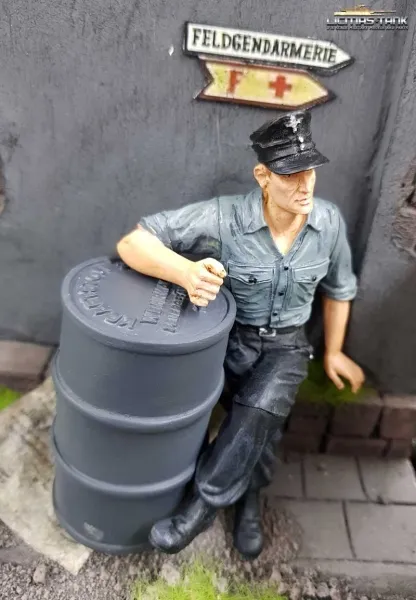 1/16 Figur deutsche Panzerbesatzung Soldat mit Hemd und Feldmütze mit ansteckbaren Beinen F1015 licmas-tank 1/16 Figur deutsche Panzerbesatzung Soldat mit Hemd und Feldmütze mit ansteckbaren Beinen F1015 licmas-tank
