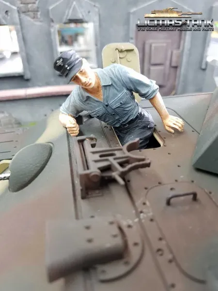1/16 Figur deutsche Panzerbesatzung Soldat mit Hemd und Feldmütze mit ansteckbaren Beinen F1015 licmas-tank 1/16 Figur deutsche Panzerbesatzung Soldat mit Hemd und Feldmütze mit ansteckbaren Beinen F1015 licmas-tank
