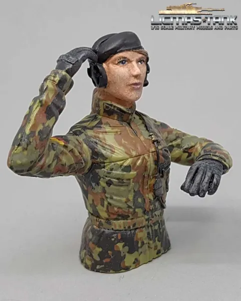 1/16 Figur Bundeswehr Leopard Panzer Soldatin Flecktarn 1/16 Figur Bundeswehr Leopard Panzer Soldatin Flecktarn