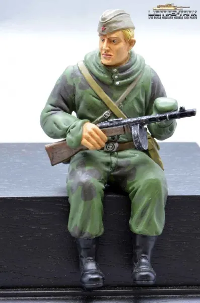 Figure Soldier WW2 russian Scout with PPSh-41 Tankrider Amobea Pattern green 1:16