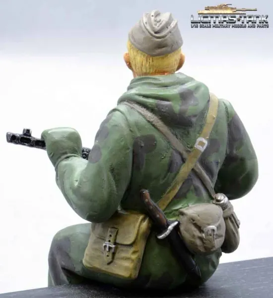 Figur Soldat WW2 russischer Aufklärer mit PPSh-41 Tankrider Amöbe Camouflage Grün 1:16