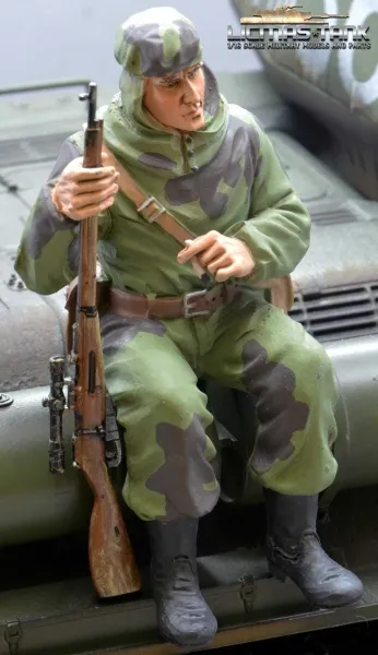 Figur Soldat WW2 Russischer Scharfschütze Tankrider Amöbe Camouflage grün 1:16