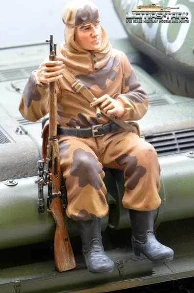 Figur Soldat WW2 Russischer Scharfschütze Tankrider Amöbe Camouflage braun 1:16