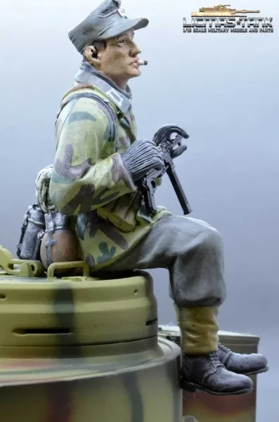 Figur Soldat WW2 Splittertarn deutscher Tank Rider MP40 Schütze Wehrmacht handbemalt 1:16 licmas-tank Figur Soldat WW2 Splittertarn deutscher Tank Rider MP40 Schütze Wehrmacht handbemalt 1:16 licmas-tank