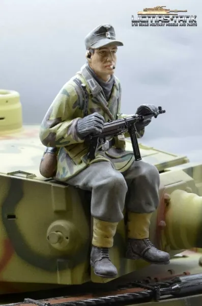 Figur Soldat WW2 Splittertarn deutscher Tank Rider MP40 Schütze Wehrmacht handbemalt 1:16 licmas-tank Figur Soldat WW2 Splittertarn deutscher Tank Rider MP40 Schütze Wehrmacht handbemalt 1:16 licmas-tank