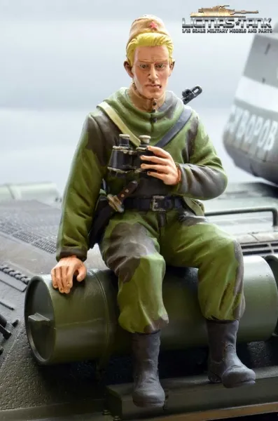 Figur Soldat WW2 russischer Spion mit Fernglas Tankrider Amöbe Camouflage Grün 1:16