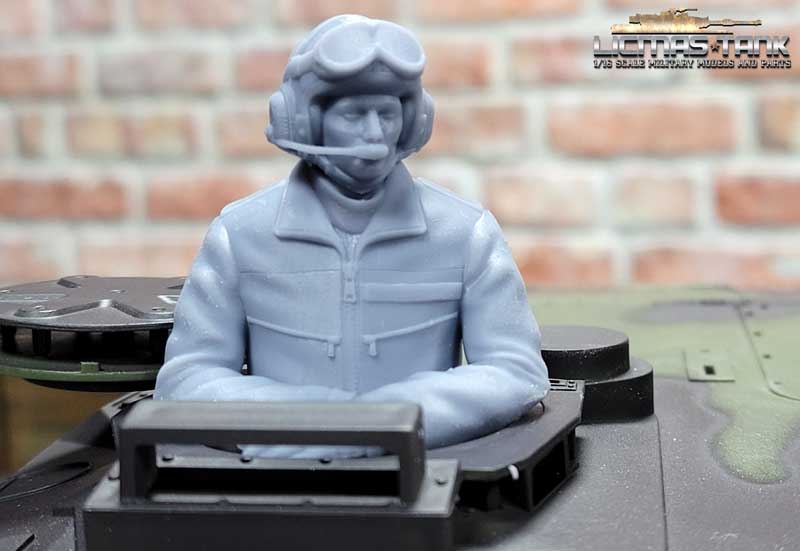 1/16 German Bundeswehr Tank Soldier Commander Leopard 2 Tank with modern armor hood and radio