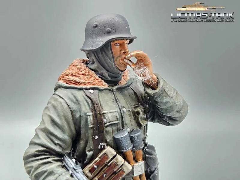 1/16 Deutscher MP40 Soldat mit Stahlhelm und Zigarette Künstleredition Profipaint