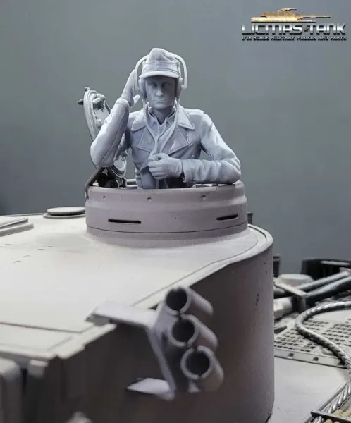 Figure 1/16 Otto Carius field cap Tank Commander