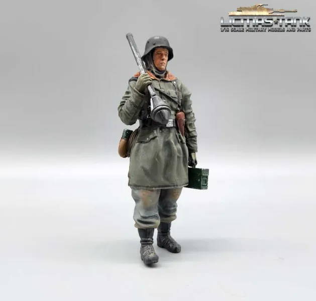 1/16 Figur deutscher Soldat Wehrmacht mit Stahlhelm und Panzerfaust Künstler Edition Profipaint