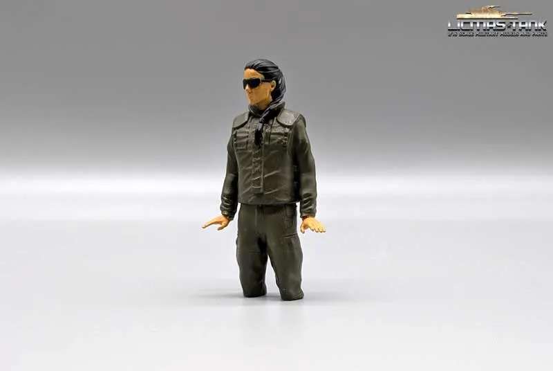 1:16 IDF Panzersoldatin Merkava Panzer bemalt aus Resin 1:16 IDF Panzersoldatin Merkava Panzer bemalt aus Resin