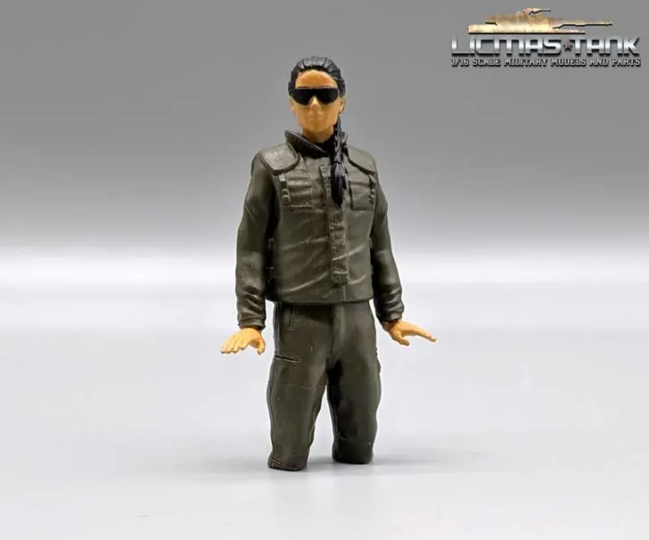 1:16 IDF Panzersoldatin Merkava Panzer bemalt aus Resin 1:16 IDF Panzersoldatin Merkava Panzer bemalt aus Resin