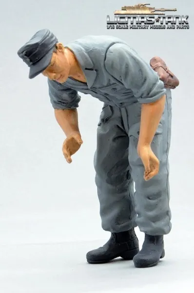 Figur Soldat WW2 gebeugt deutsche Geschütz und Panzer Lademannschaft 1:16 Figur Soldat WW2 gebeugt deutsche Geschütz und Panzer Lademannschaft 1:16